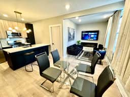 3bedroom 1block to beach 1