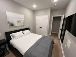 3bedroom 1block to beach 1