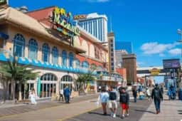 Two blocks from casino and beach 8 bedroom