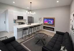 5 bedroom university area full kitchen, livingroom
