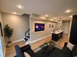 Rittenhouse, 4 level, 2 bedroom,& rooftop.