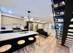 close to convention & centercity unit 4