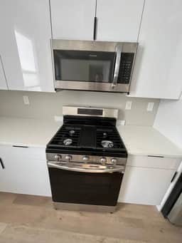 University area all new 3 bedroom livingroom.