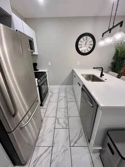 1 bedroom w/patio close to Wells Fargo arena