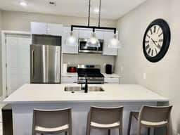 1 bedroom w/patio close to Wells Fargo arena