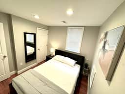 2 bedroom small house in university city sleeps 5.
