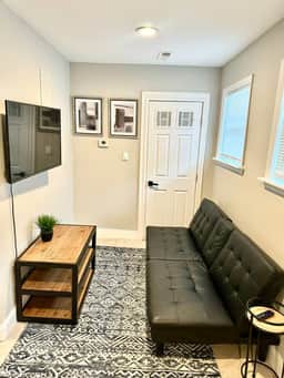 2 bedroom small house in university city sleeps 5.