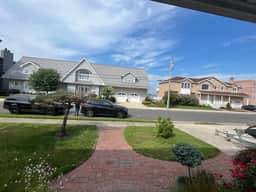 4 bedroom house with pool and backyard on bayside.