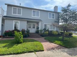 4 bedroom house with pool and backyard on bayside.