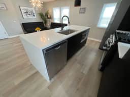 3 bedroom across from Tropicana, beach ,boardwalk.