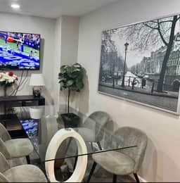 5 bedroom:  1 block beach , boardwalk ,Tropicana.