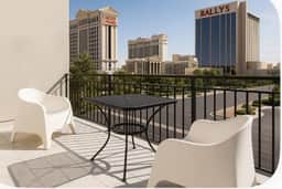 8 bedroom 2 blocks from beach & casino heart of ac