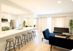 8 bedroom 2 blocks from beach & casino heart of ac