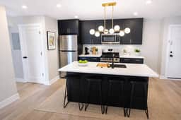 Stylish 2BR Beach Getaway – Balcony 1 block beach4