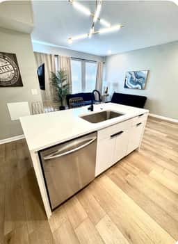 2 bedroom 1 block to beach 38-3