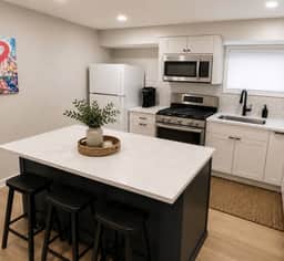 4 bedroom 1 Block from beach & Tropicana Casino #1