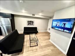 2 bedroom bi-level close to convention & city