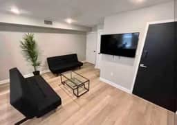 2 bedroom bi-level close to convention & city