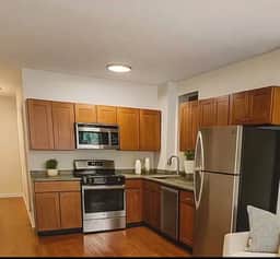 Stylish 5-Bedroom home w/Yard – university city