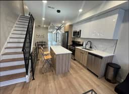 4 bedroom with rooftop close to Center City.
