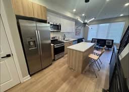 4 bedroom with rooftop close to Center City.