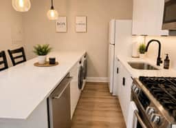 1bedroom kitchen living room near convention.
