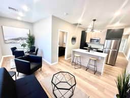3 bedroom 1 block beach, full kitchen, livingroom.