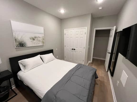 3bedroom 1block to beach 1