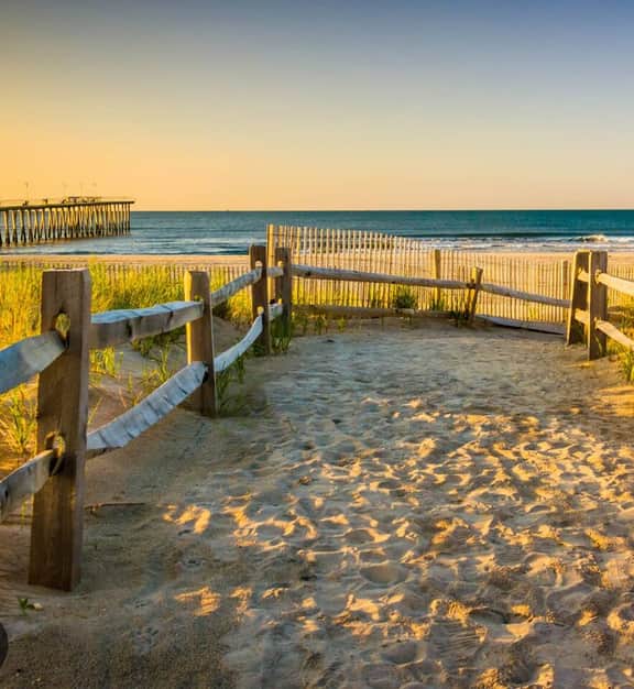 1 bed, kitchen & livingroom 1 block to beach, b1