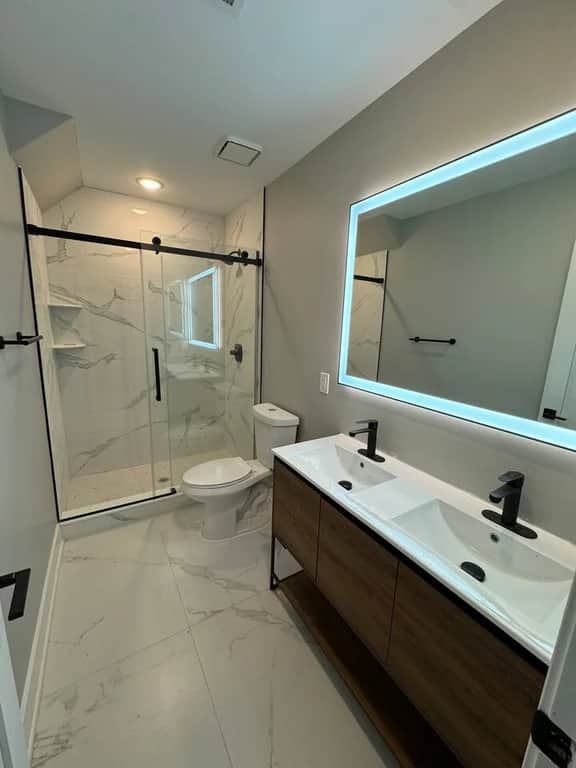 Rittenhouse 3 bedroom & backyard