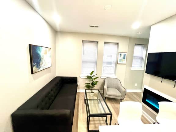 Beachblock 1bedroom w/parking 110 b2