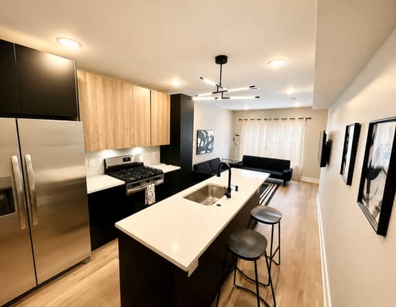 Rittenhouse, 4 level, 2 bedroom,& rooftop.