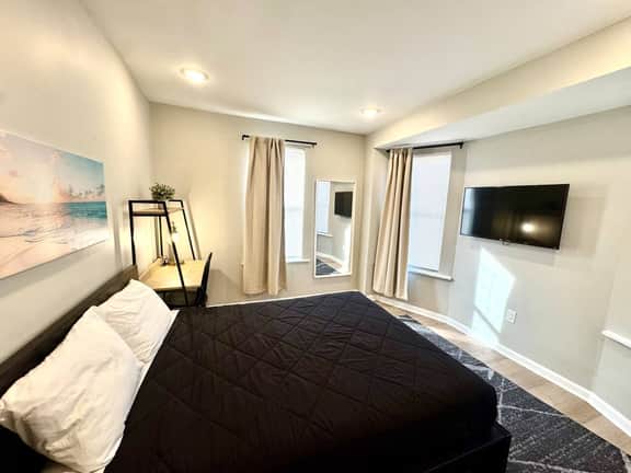 2 bedroom, 1 block beach, kitchen,livingroom. #3