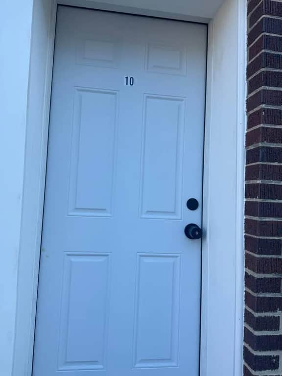 1 bed, kitchen, 1block to beach. Unit 10.