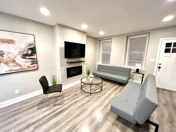 Point breeze, full house, 4 room,back yard.