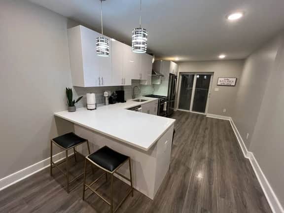 Point breeze, full house, 4 room,back yard.