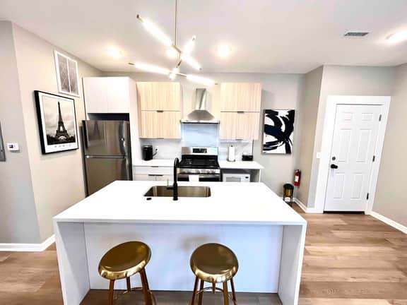 #7, Two bedroom, kitchen, beach across the street ..