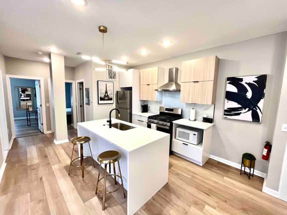 #7, Two bedroom, kitchen, beach across the street ..