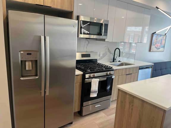 4 bed bi-level with roof deck. In the city.
