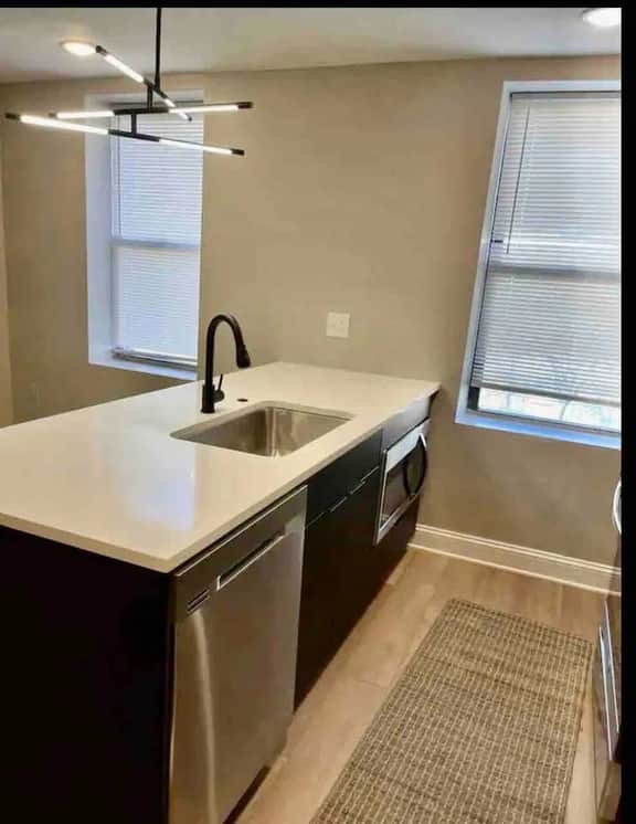 close to convention & centercity unit 4