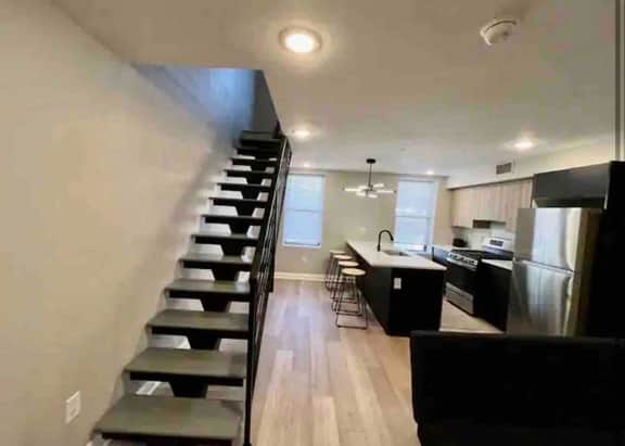 close to convention & centercity unit 4