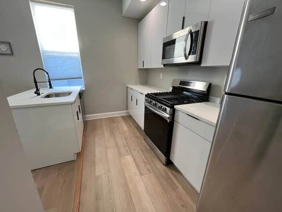 University area all new 3 bedroom livingroom.