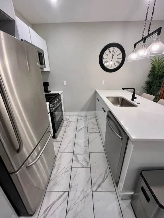 1 bedroom w/patio close to Wells Fargo arena