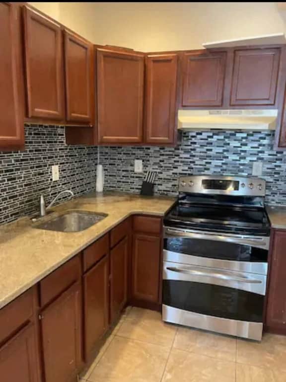 University city 1 bedroom , kitchen and livingroom