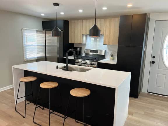 3 bedroom across from Tropicana, beach ,boardwalk.