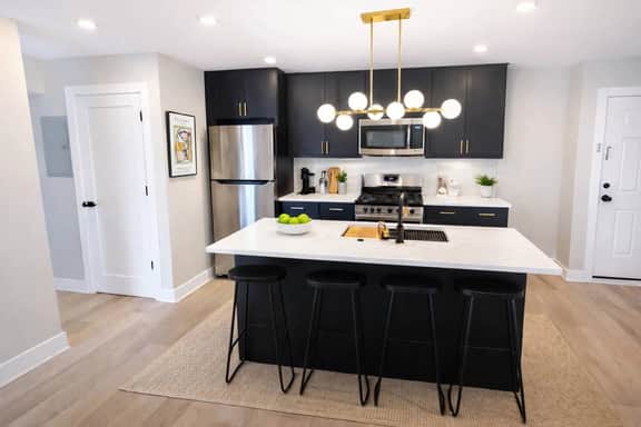 Stylish 2BR Beach Getaway – Balcony 1 block beach4