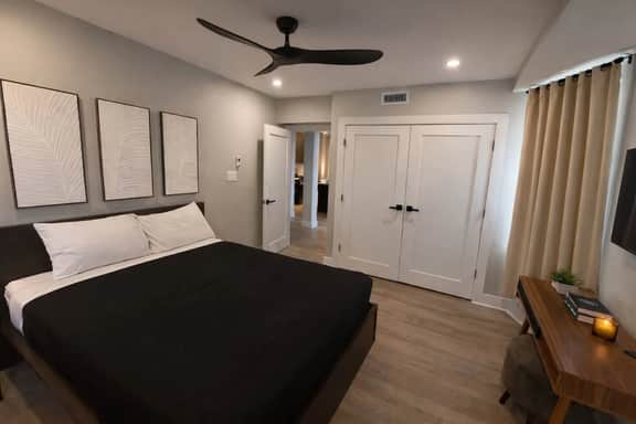 Stylish 2BR Beach Getaway – Balcony 1 block beach4