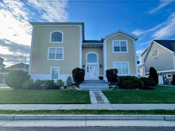 Big, newly renovated 6BR Bayview Home.