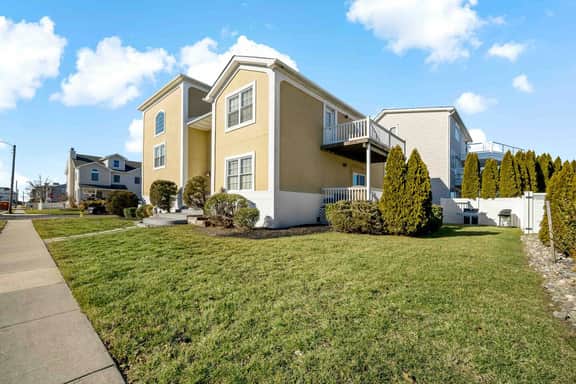 Big, newly renovated 6BR Bayview Home.