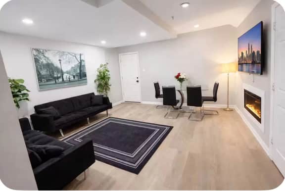 5 bedroom across from tropicana 1 block to beach